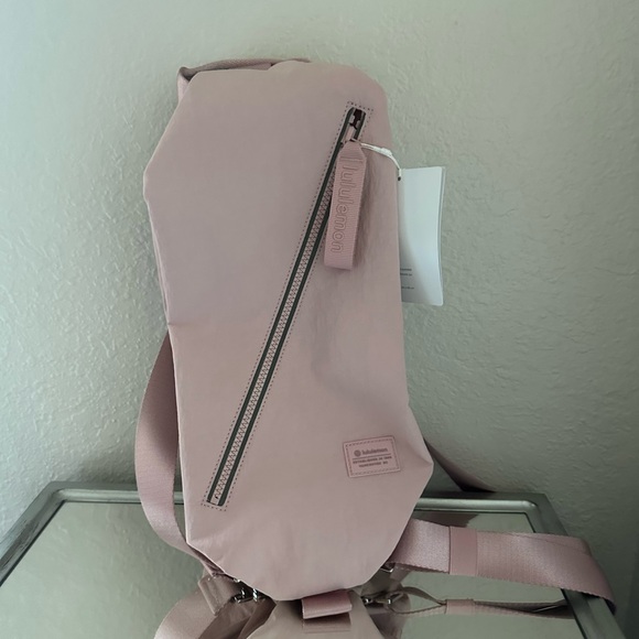 lululemon athletica Handbags - NWT lululemon athletica Dusty Pink Sling Crossbody Bag Fast Track 2.0